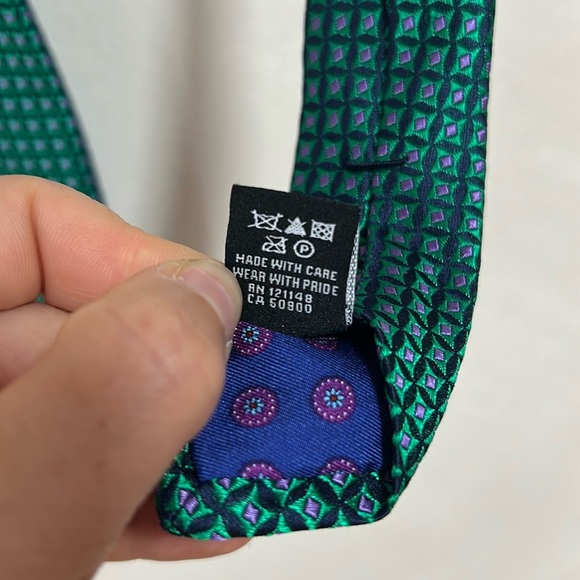 Ted Baker 100% Silk made in USA tie, green purple black all over print - Picture 5 of 5